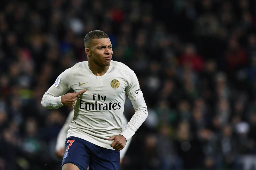 3人37球，凯恩坐镇超猛三叉戟！拜仁为何要用“英伦帮”？